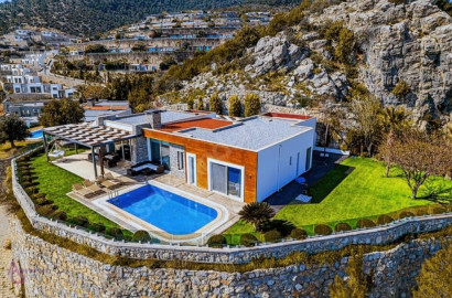 Cozy villa with a pool and sea view in Bodrum.