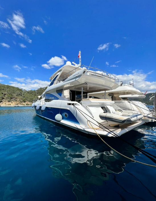 Luxury Yacht : 2016 Azimut 80